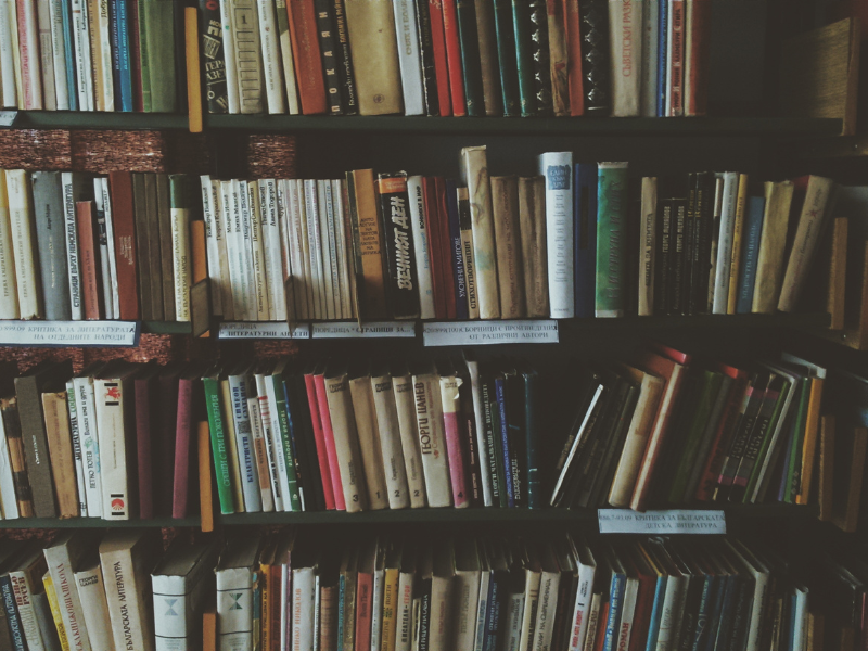 10 novel paling memikat yang wajib dibaca