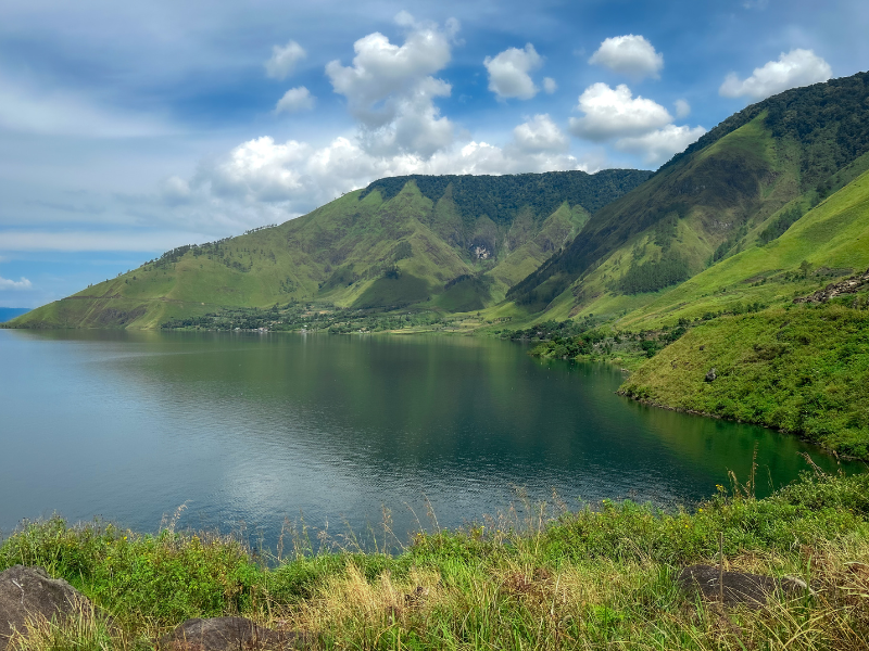 legenda danau toba kisah cinta yang berujung kutukan