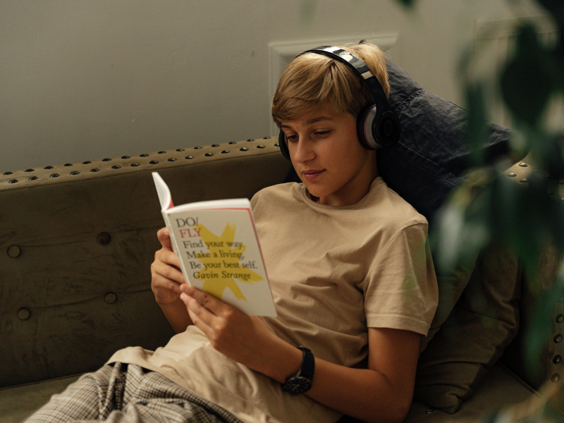 5 lagu indonesia terbaru yang cocok temani waktu membaca