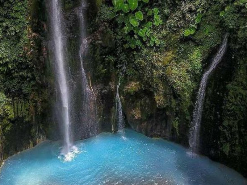 air terjun dua warna pesona alam unik yang wajib dikunjungi