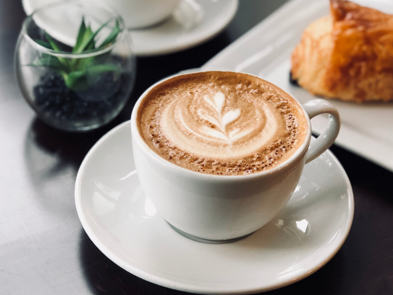 bikin kopi latte ala kafe di rumah, gampang banget