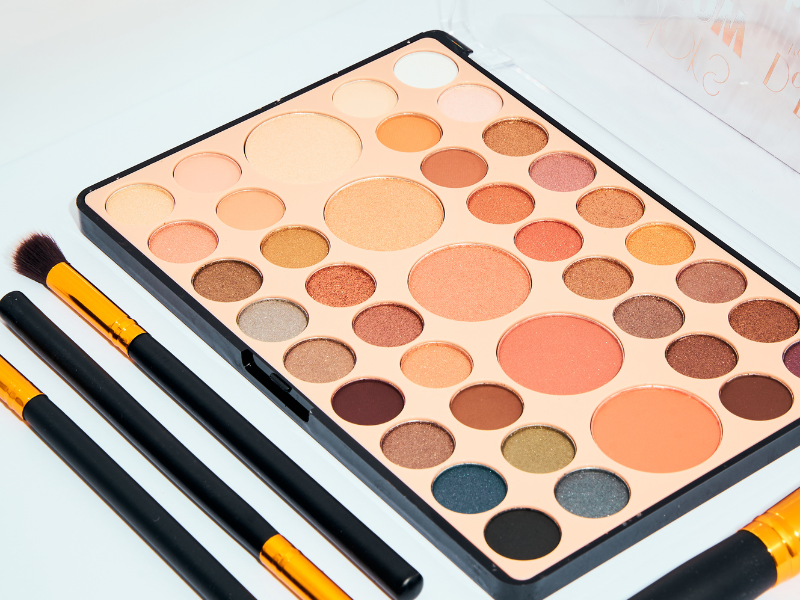 eyeshadow sesuai kepribadian soft glam atau bold look