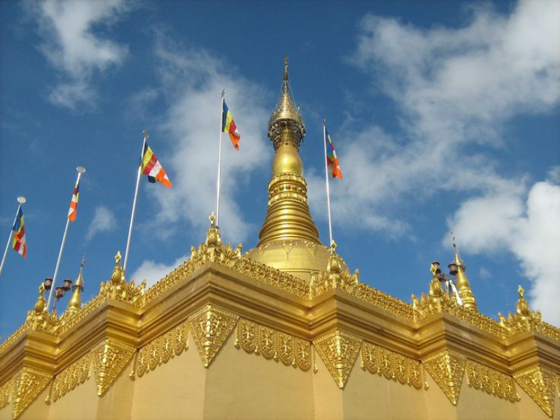 pagoda shwedagon, keajaiban budaya di jantung medan
