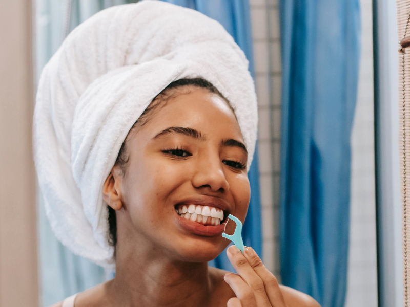 5 cara menggunakan floss pick untuk gigi bersih dan sehat