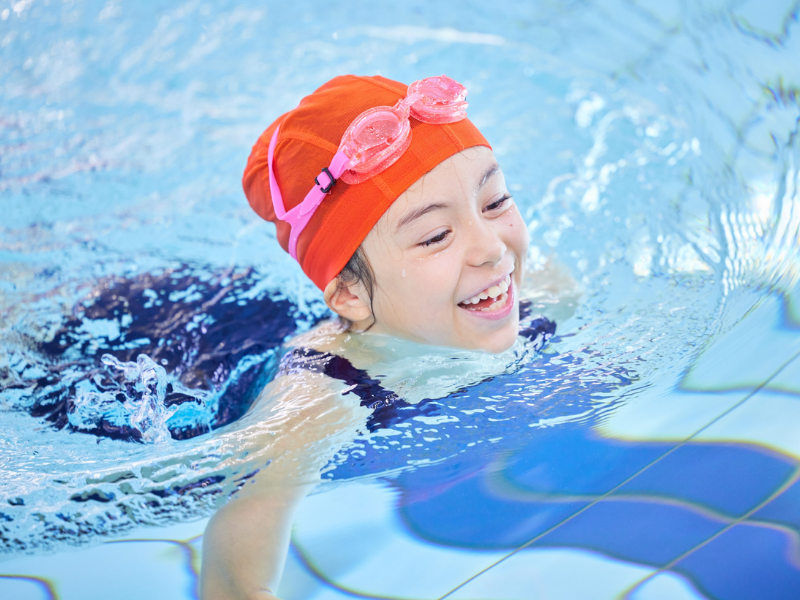 5 manfaat renang untuk anak yang sayang dilewatkan