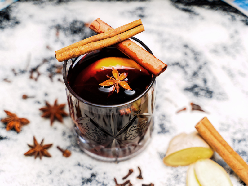 cinnamon cocktail drink segar dan hangat dalam satu tegukan
