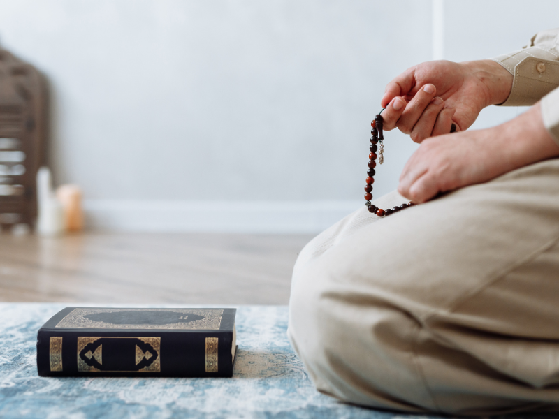 dzikir setelah sholat bikin hati tenang dan hidup lapang