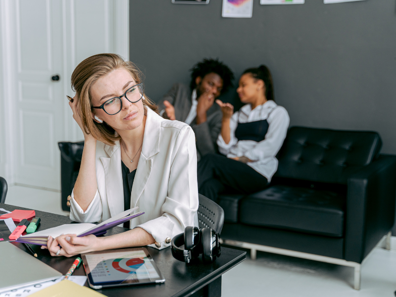 hukum gibah dalam islam dan dampaknya bagi kehidupan