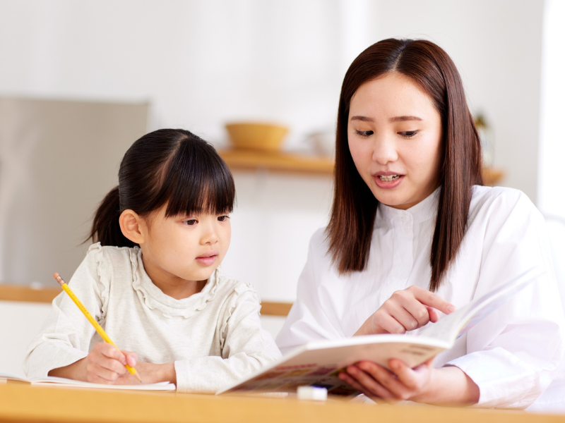 luangkan waktu dampingi anak belajar demi masa depannya