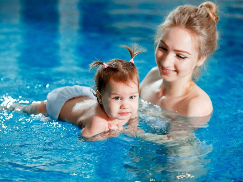 manfaat berenang bagi bayi untuk tumbuh kembang hebat