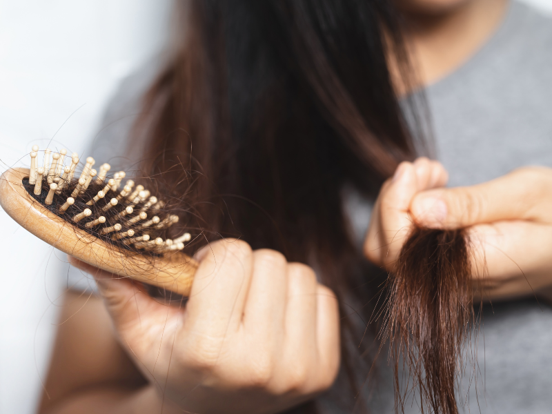mengatasi rambut rontok dengan cara alami dan efektif