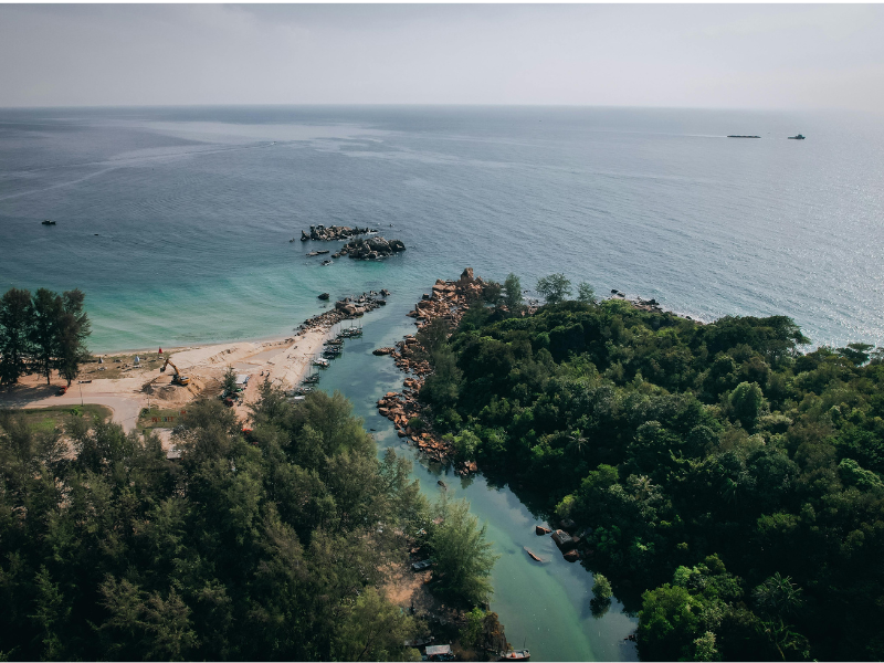 pantai tanjung balau destinasi tropis yang sangat memikat