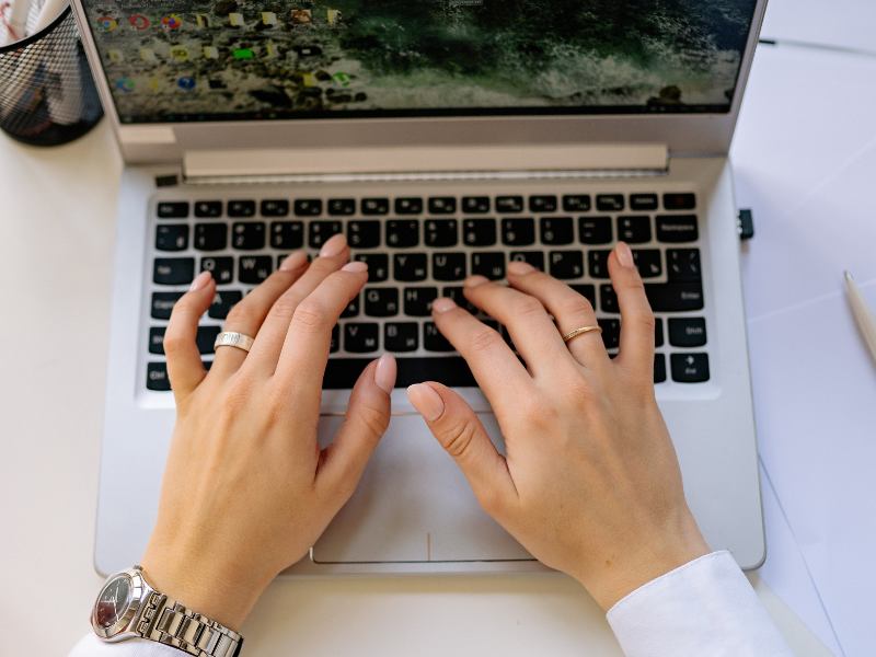 rekomendasi aplikasi mengetik sepuluh jari terbaik untuk pemula