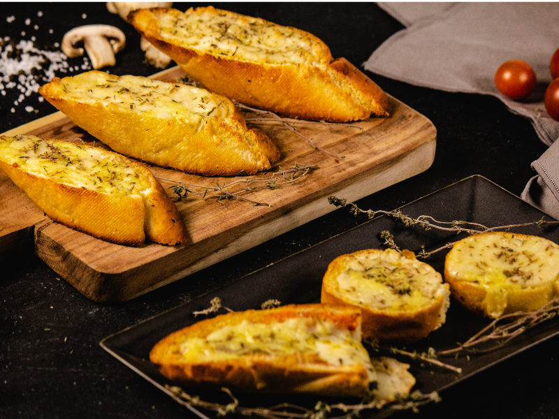 resep garlic bread keju yang meleleh dan enak untuk camilan