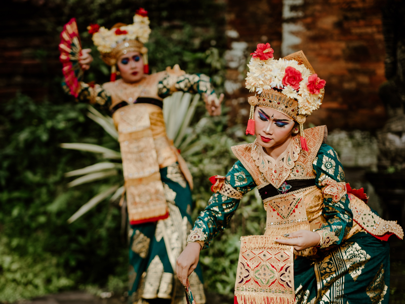 tari legong warisan budaya bali yang penuh makna