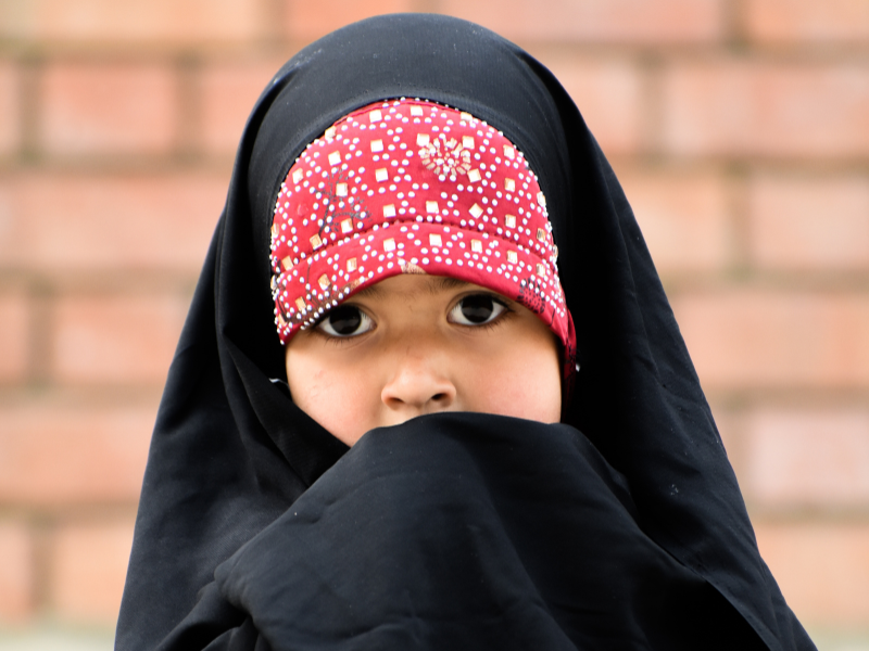 tips mengajari anak menutup aurat sejak dini yang efektif