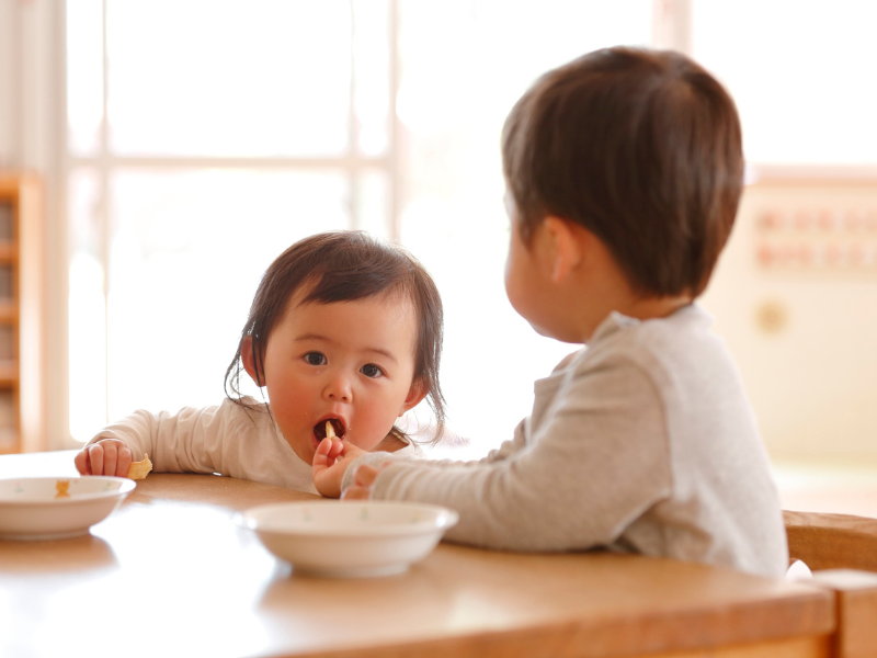 tumbuhkan rasa sayang kakak adik lewat kebiasaan sederhana