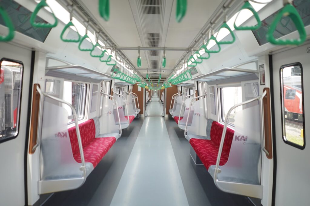 Inilah Kereta Terbaru di Indonesia yang Bikin Penumpang Tercengang!