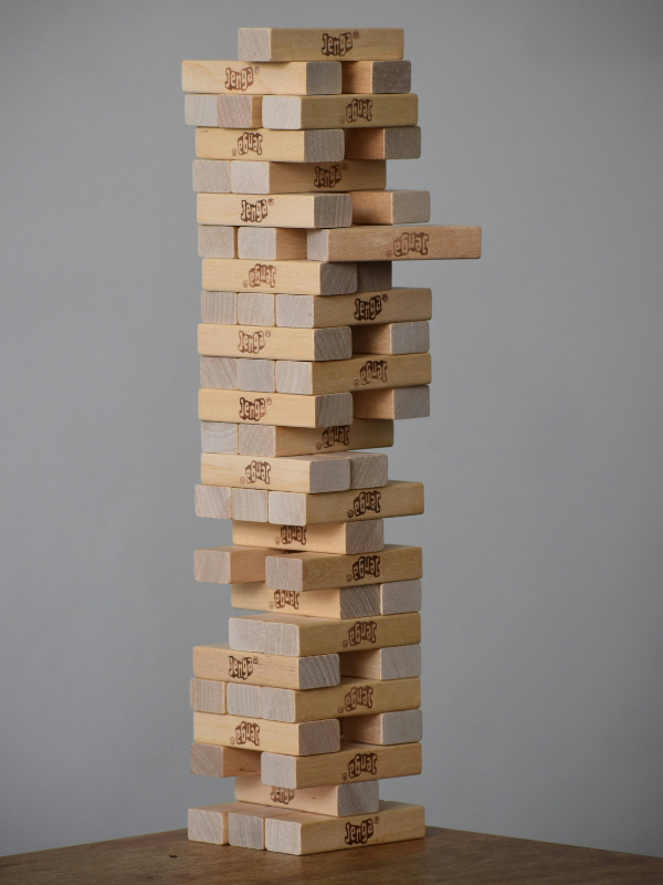 cara bermain menara jenga yang seru dan mudah untuk pemula