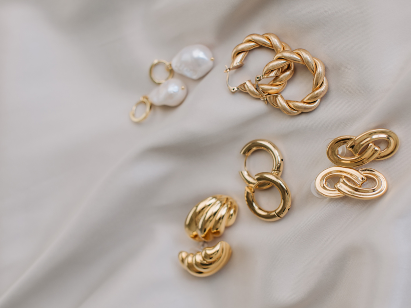 rekomendasi anting yang cocok untuk wajah bulat