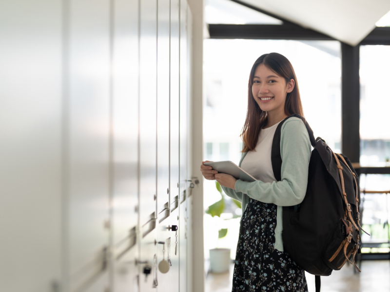 rekomendasi outfit kuliah wanita agar tetap stylish dan nyaman