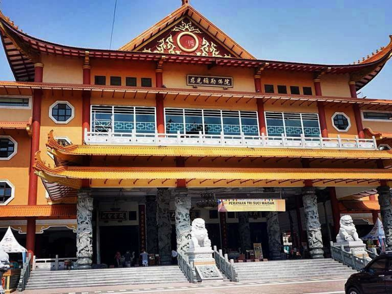 sejarah dan kisah maha vihara maitreya cemara asri yang memikat