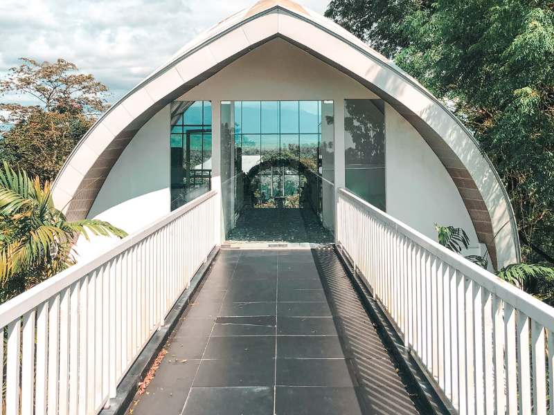 wedding chapel grand kawanua destinasi romantis dan elegan