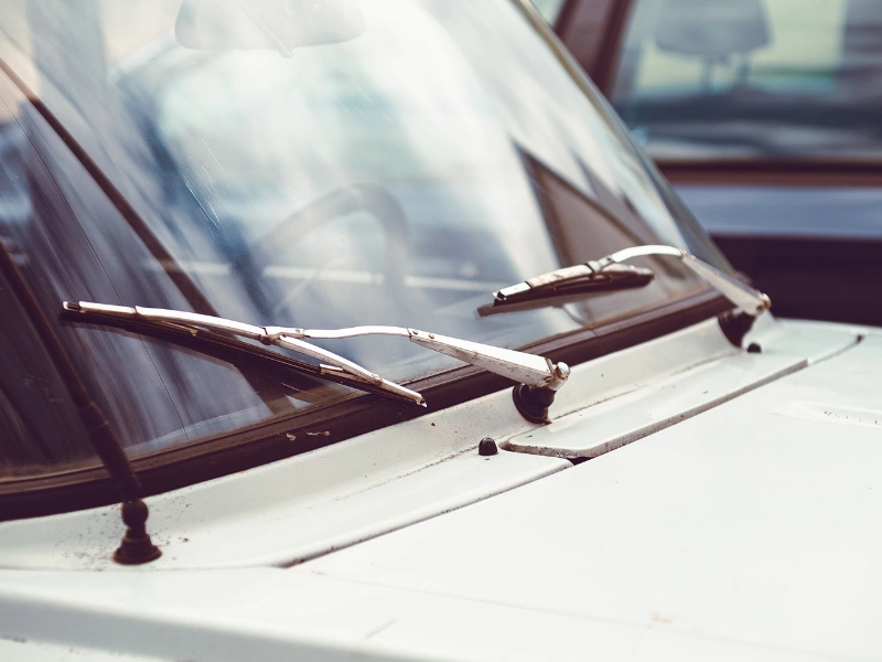 alasan kenapa wiper mobil perlu diperhatikan dan diganti