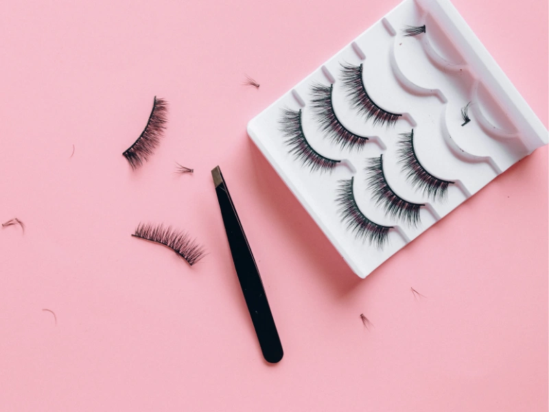 bahaya bulu mata palsu yang harus diketahui para wanita