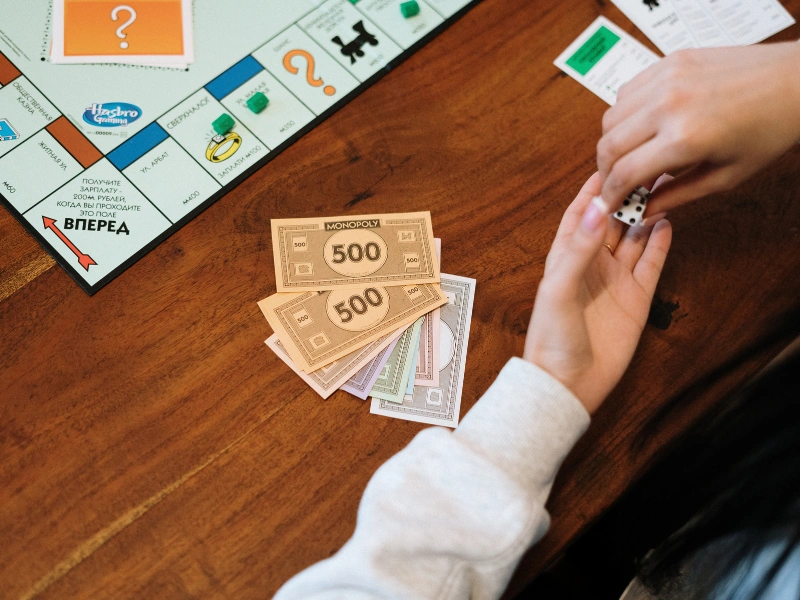 wajib tahu! ini cara main monopoli dan peraturannya