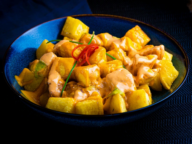 cara membuat patatas bravas khas spanyol yang enak