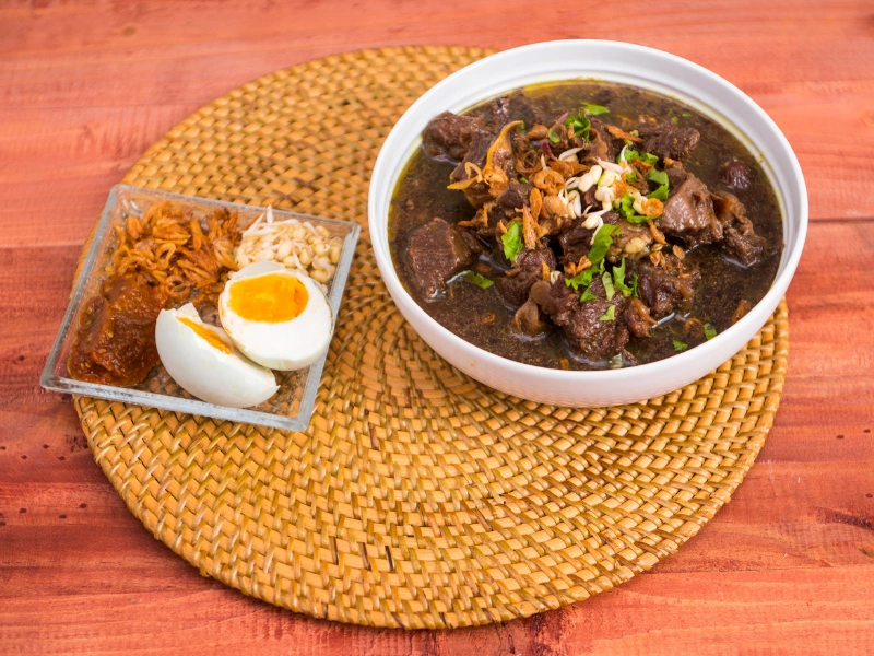 cara membuat rawon dengan kuah yang gurih dan lezat
