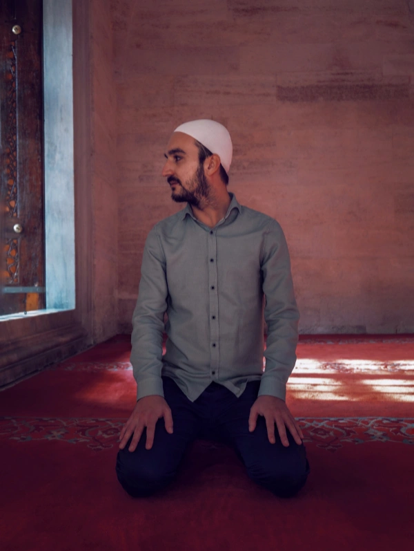 catat! ini 5 hal yang harus dihindari saat salam dalam shalat