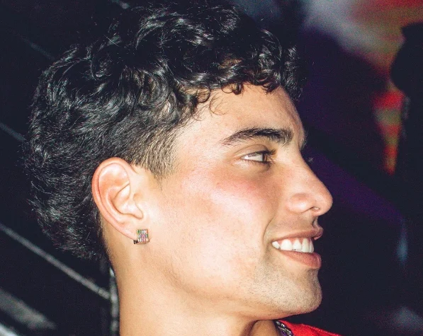 hukum laki-laki memakai anting dalam islam, bolehkah?