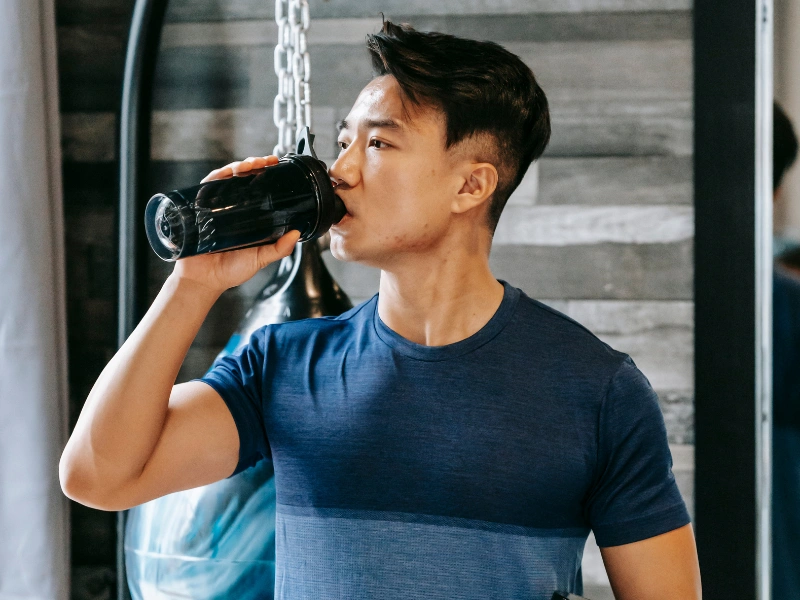 hukum minum sambil berdiri menurut ajaran islam