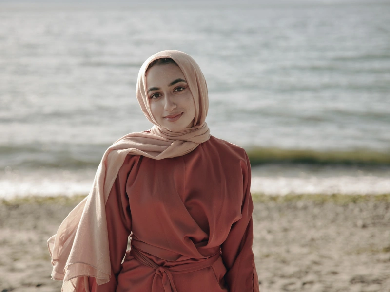 inspirasi baju terracotta cocok dengan jilbab warna apa