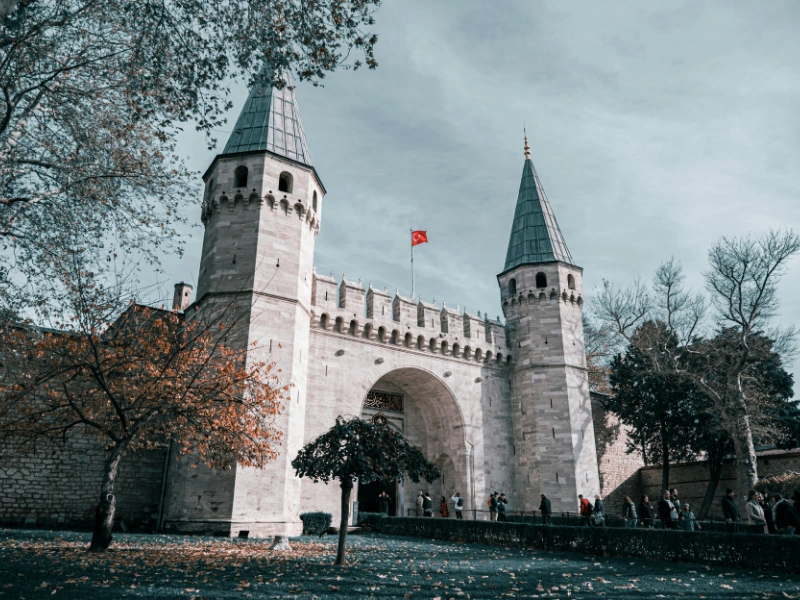 istana topkapi menjadi simbol kejayaan dan budaya turki