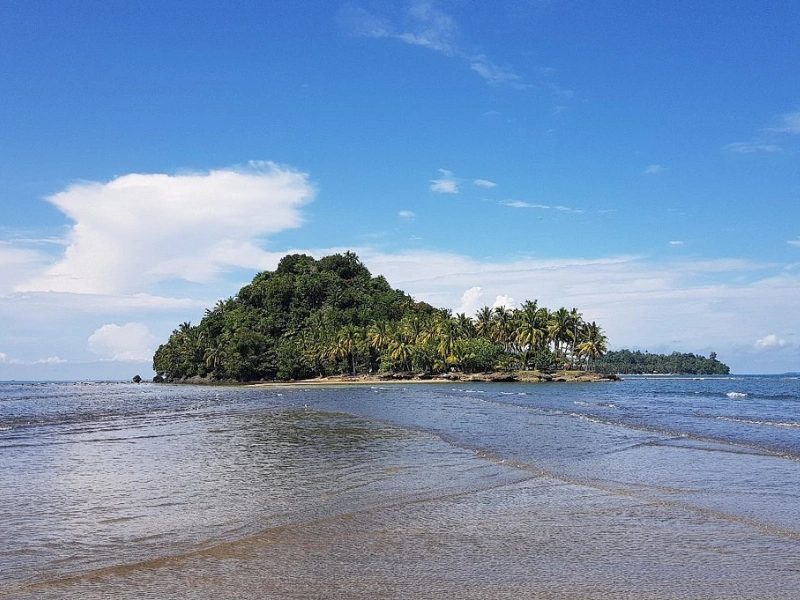 pantai air manis, lokasi, jam buka dan harga tiket