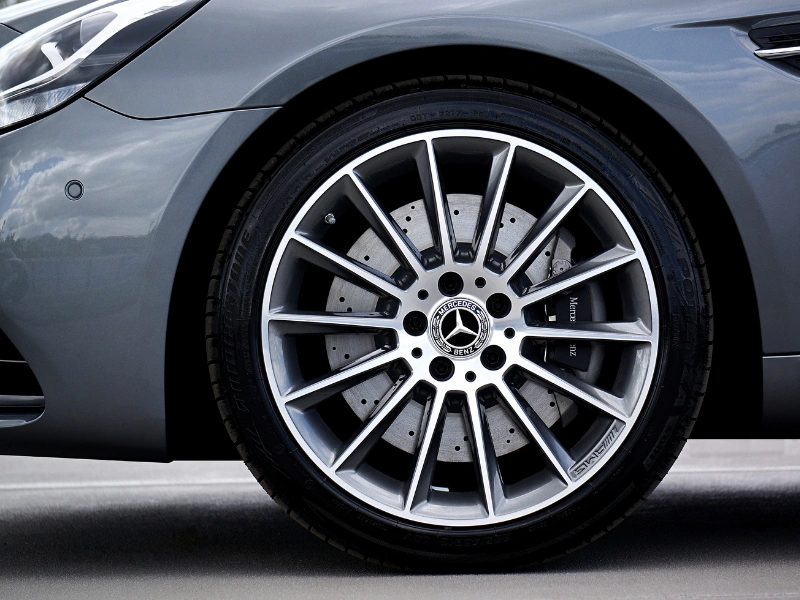 penyebab ban mobil habis sebelah dan cara mengatasinya