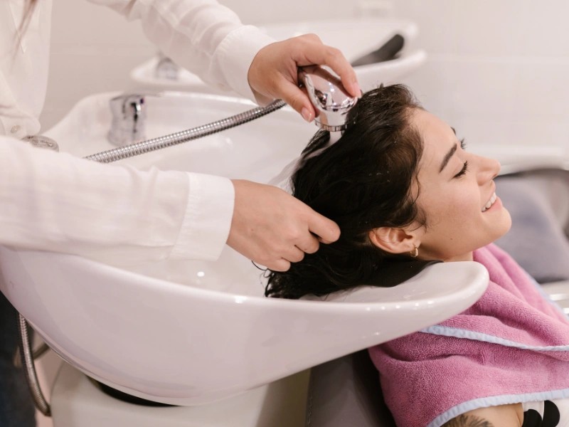 pilihan perawatan rambut di salon yang bisa dicoba semua orang