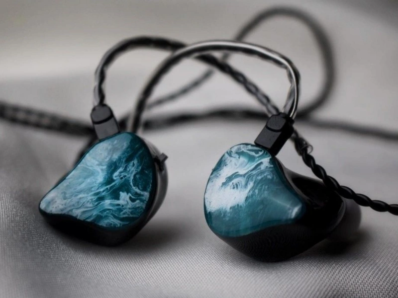 rekomendasi in-ear monitor terbaik untuk musisi profesional