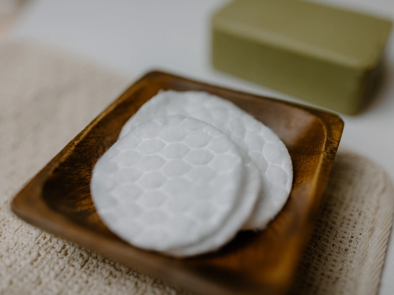 rekomendasi kapas wajah terbaik untuk bersihkan make up dan kotoran