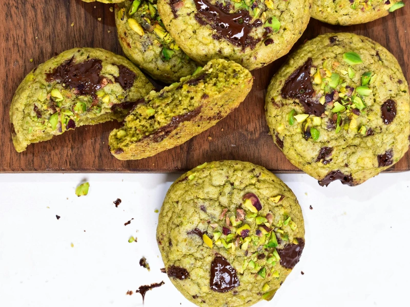 resep matcha chocolate chip cookies yang crunchy