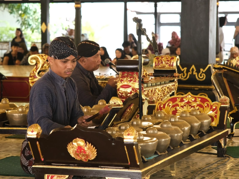 sejarah dan cara memainkan musik gamelan yang perlu diketahui