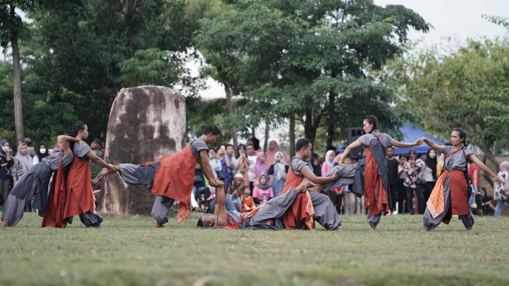 Festival budaya lokal Indonesia