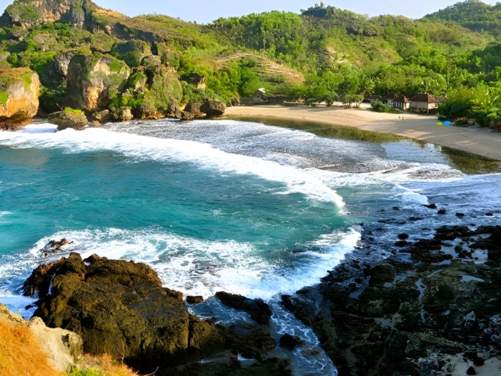 pantai siung - sejarah, daya tarik, lokasi, jam buka, dan harga tiket