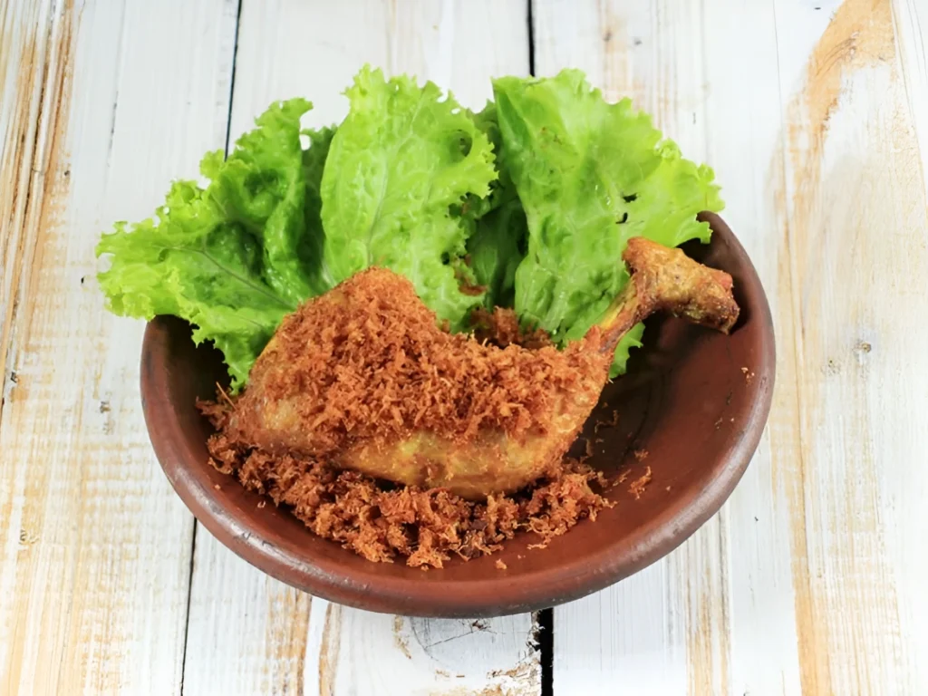 resep ayam goreng serundeng yang gurih, lezat, dan berempah