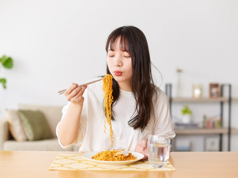 wajib tahu! ini 5 efek makan mie instan setiap hari