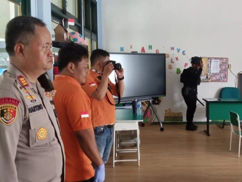 ancaman bom sekolah Depok