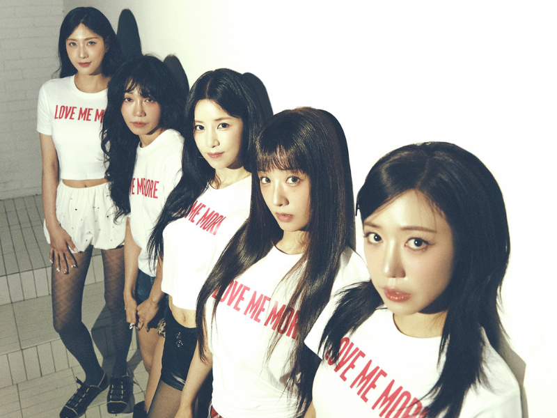 Apink Love Me More
